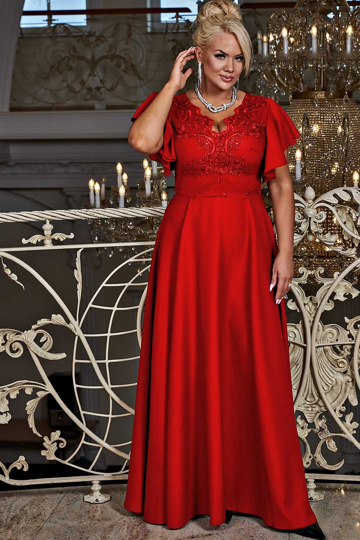 Brokatowa długa suknia z koronką i rękawem motylek - Charlotte 461a - czerwona