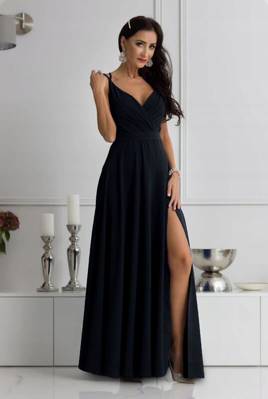 Czarna zwiewna sukienka z koła na cienkich ramiączkach na wesele - Paris
